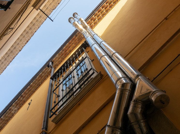 Cambio de bajantes de uralita en edificios en Palau-solità i Plegamans Precio de retirada de amianto según metros en Palau-solità i Plegamans